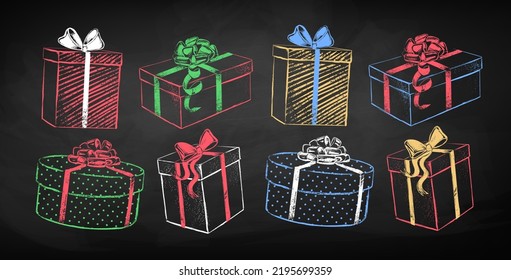 Ilustraciones vectoriales conjunto de cajas de regalo de tiza de color dibujadas en estilo retro vintage sobre fondo de pizarra negra.