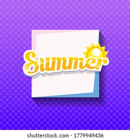 Vektorspezialangebot Sommerlabel Design Vorlage . Sommerverkaufsbanner oder -ausweis mit Sonne und Text auf Sommerviolettem Hintergrund 