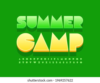 Vector elegante de volante Summer Camp. Fuente creativa verde. Estilo abstracto Alfabeto Letras y números establecidos