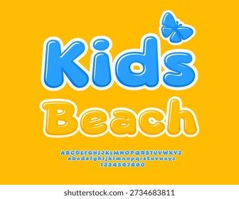 Vektor Sommer Banner Kids Beach. Glänzend blaue Schrift. Kinder Cartoon Stil Alphabet Buchstaben und Zahlen gesetzt.