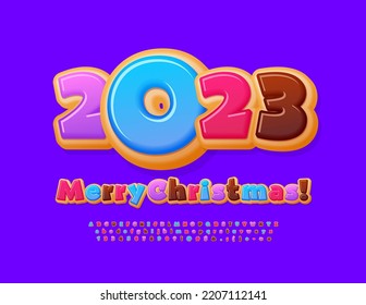 Tarjeta de saludo vectorial dulce Feliz Navidad 2023! Delicioso donut Font. Sabroso conjunto de letras y números de alfabeto