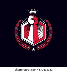 Símbolo vetorial criado usando punho levantado de um homem muscular, coroa de louro e coroa real. Logotipo conceitual do clube de lutadores.