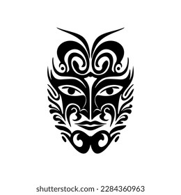 Esbozo de tatuajes vectores de una máscara de dios polinesia en blanco y negro.
