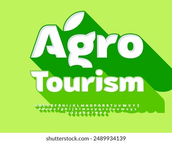 Vektorgrafik Reisen Vorlage Agro Tourismus. Künstlerische Schrift mit Big Green Shadow. Stilvolle Alphabet Buchstaben und Zahlen gesetzt.