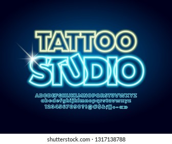 Vektor-trendige Label Tattoo Studio mit neonleuchtender Schriftart. Alphabet-Buchstaben, Zahlen und Symbole der blauen Beleuchtung
