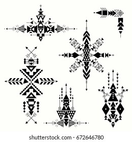 Ornamento étnico vectorial tribal. Elementos decorativos aztecos . Diseño de elementos tribales aislados en un fondo blanco. Decoración plana. Perfecto para su diseño, carteles, carteles, tarjetas, fondos.