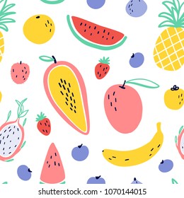 Vector de fondo de fruta tropical con piña, mango, sandía, fruta de dragón, Pitaya, plátano, papaya. Patrón sin fisuras de frutas exóticas de verano con elementos de estilo memphis