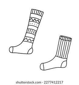 Calcetines vectoriales calientes aislados en blanco. Hand dibujó lindos calcetines de doodle. ilustración de esquema