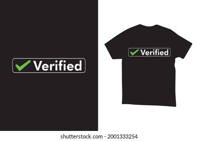 PLANTILLA VERIFICADA DE DISEÑO DE CAMISETAS EN T, DISEÑO VERIFICADO DE CAMISETAS EN T EN BLANCO NEGRO, CAMISETA EN NEGRO CON ARTE DE TEXTO VERIFICADO