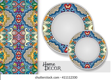 Vertical seamless doodle geometric pattern and set of 2 matching decorative plates for interior design. Tribal ethnic ornament, home decor vector illustration.