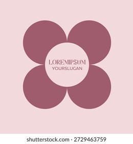 Un logotipo púrpura vibrante compuesto de círculos superpuestos que forman una forma de flor con un espacio blanco central. Perfecto para cosméticos, marcas de moda o estudios creativos.