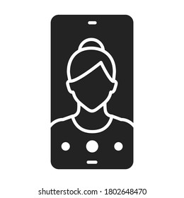Llamada de video en un icono de glifo negro con pantalla de smartphone. Ventana del jugador con elemento mujer sin rostro. Comunicación virtual. El ocio en casa. 