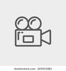 Línea delgada del icono de la cámara de vídeo para diseño plano moderno y minimalista para web y móvil. Icono vector de gris oscuro sobre fondo gris claro.