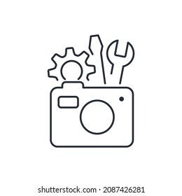 Cámara de vídeo y herramientas de configuración. Trabajo profesional con un camcorder. Procesamiento y presentación de contenido. Icono lineal vectorial aislado en fondo blanco.