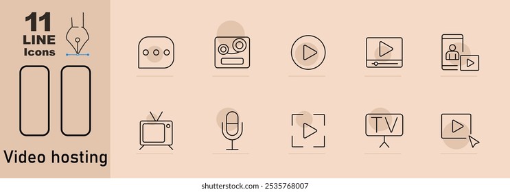 Ícone do conjunto de hospedagem de vídeo. Bolha de bate-papo, bobina, botão de jogar, vídeo na tela, pessoa com vídeo no celular, aparelho de TV, microfone, botão de jogar no quadro, apresentação de TV, botão de jogar com seta