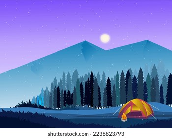 Vista de camping en la naturaleza con un telón de fondo de montañas y bosques de pinos en la lluvia por la noche. Acampando bajo un cielo de luna clara con una hoguera frente a la tienda