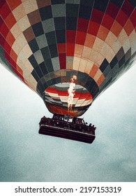 THE VIEW OF THE FLYING BALLOON FROM THE EARTH