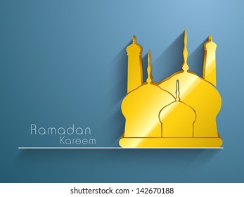 Blick auf die goldene Moschee auf blauem Hintergrund für den heiligen Monat der muslimischen Gemeinde Ramadan Kareem.