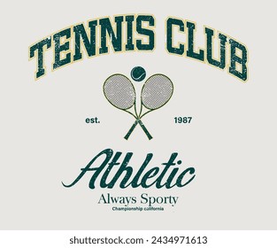 Vintage-Kunstwerke für Sportbekleidung. Tennisclub Vektor T-Shirt Design. In: New York Tennis League Graphic Print Design. Schlägerturnier. In: Tennis College League. 