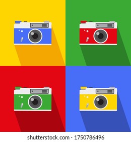 Vintage-Kamera auf Farbhintergrund. Retro-farbiges Bild. Minimalistisches Konzept. Retro-Kamera mit Gurt. Fotos. Sammle Momente. Vektorgrafik.