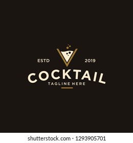 vintage Cocktail logo design vector. alcohol drink icon. retro cocktail glass vector design template 