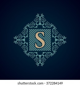 Logo de la cresta de época Elementos Florece Ornamento Caligráfico. Letra S. Elegante patrón de emblema monograma marco de lujo. Logo de la línea real. Cartel vector para restaurante, boutique, heráldico, café, hotel
