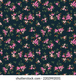 Vintage, floraler Hintergrund. Blumenmuster mit kleinen rosa Blumen auf dunkelblauem Hintergrund. Nahtlose Muster für Design- und Modedrucke. Ditsy-Stil. Stock-Vektorgrafik.