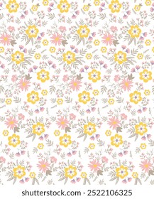 Vintage florales Sommergelbmuster mit kleinen pastellfarbenen Korallenblumen auf weißem Hintergrund. Nahtloses Muster für Design- und Modedrucke. Ditsy Stil.