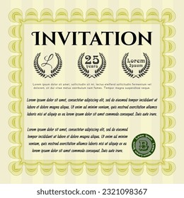 Invitación vintage. Diseño perfecto. Con un fondo lineal complejo. Detallado.  Color amarillo.