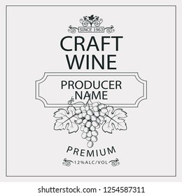 vintage label for wine bottles with grapes
