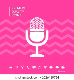 Vintage microphone icon
