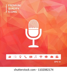 Vintage microphone icon