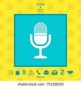 Vintage microphone icon