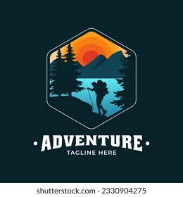 Logo de aventura moderna vintage con vistas a las montañas, ríos y pinos. Adecuado para logotipos de aventureros, amantes de la naturaleza, montañistas, marcas y otros.