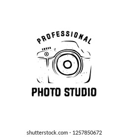 vintage old photo camera drawn vector llustration - Vector EPS 10