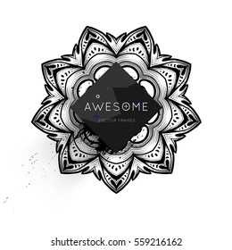 Plantilla vectorial de tarjeta de ornamento vintage. Florece el marco con elementos retro. Diseño de invitaciones de lujo