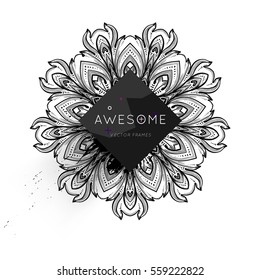 Plantilla vectorial de tarjeta de ornamento vintage. Florece el marco con elementos retro. Diseño de invitaciones de lujo