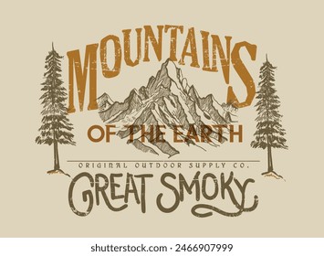 Diseño de estampado montañés al aire libre de Antiguas , Gráficos tipográficos para camiseta vintage con Ilustración vectorial grunge. Diseño de camiseta de montaña con sol, águila y pinos. Impresión para ropa