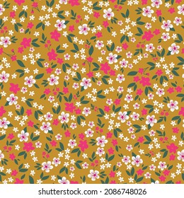 Patrón vintage. Pequeñas flores blancas y fucsia, hojas verdes. fondo de mostaza. Plantilla vectorial perfecta para impresiones de diseño y moda.