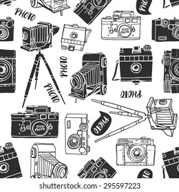 Vintage photo camera seamless background. Hand drawn vector pattern. Decorative design illustration.