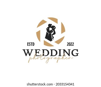 vintage photographer logo. silhouette of a married couple inside the lens shutter logo design template
