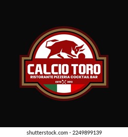 vintage retro clásico de lujo vector de toro toro bison vaca longhorn jugando fútbol con sello etiqueta emblema adecuado para la cocina italiana restaurante pizzería cola de mocktail café diseño logo