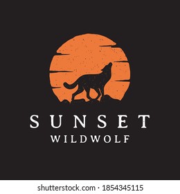 Vintage rustic hipster Howling Wolf Silhouette sunset / sunrise logo design