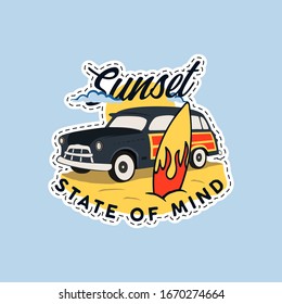 Logo de parche de surf de época, insignia de montaña. Diseño de pegatinas dibujadas a mano. Etiqueta de vacaciones de verano. Vector de existencias