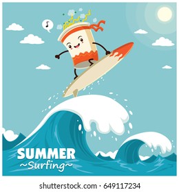 Vintage-Surf-Poster-Design mit Vektorbecher Noodle-Surfer. 