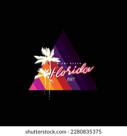 Vieja puesta de sol triangular al estilo de los años 80. Fondo vectorial. Un elemento de diseño.