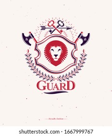 Emblema vectorial vintage fabricado en diseño heráldico con cabeza de león y armadura