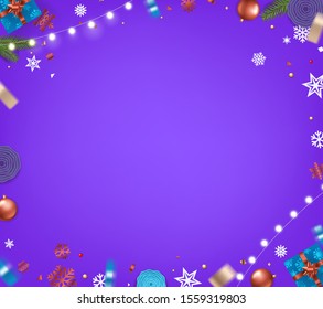 Fondo de Navidad violento. Elementos de navidad en la mesa azul claro