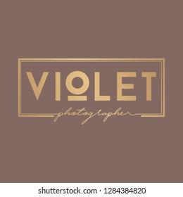 Vector de placa de logotipo de fotógrafo violeta