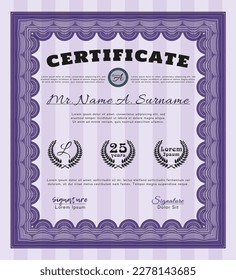 Certificado o diploma de muestra violeta.  Diseño retro.  Con un fondo complejo.  Personalizable, fácil de editar y cambiar los colores. 